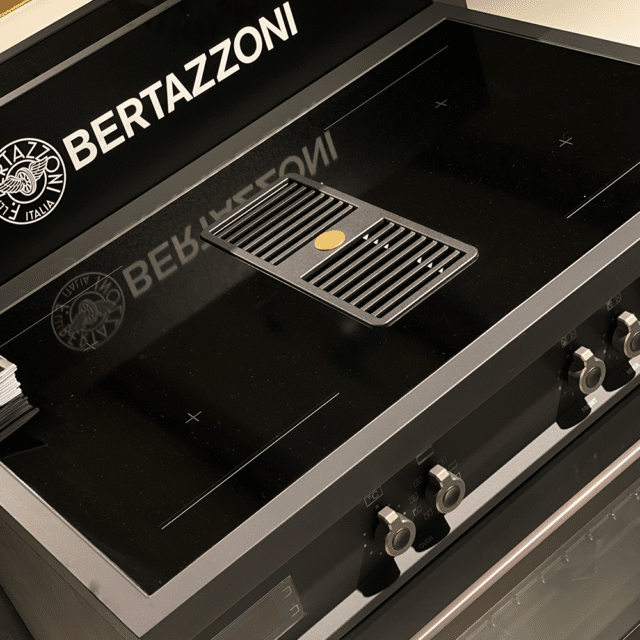 Showroom Deal 8211 Bertazzoni Professional 90cm Inductiefornuis Met Werkbladafzuiging 8211 Carbonio